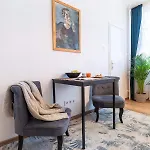 Central Studio Apartment Апартаменты Секешфехервар