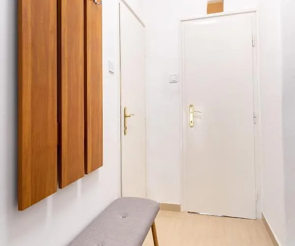 Central Studio Apartment Секешфехервар