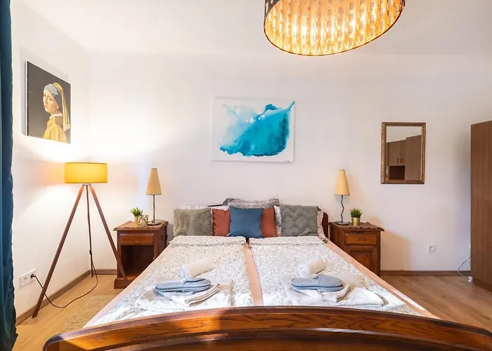 Central Studio Apartment *