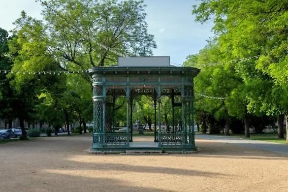 Апартаменты Central Studio Apartment *